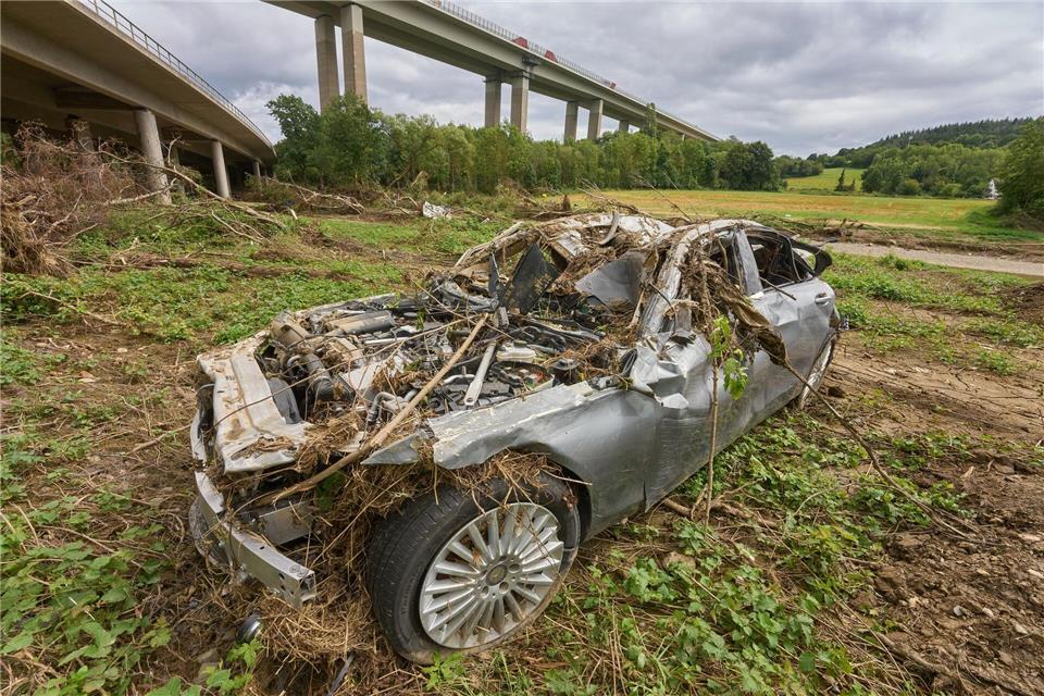 Künftig sollen aus schrottreifen Autos und anderen Fahrzeugen mehr Rohstoffe gewonnen werden. (Symbolbild) Thomas Frey/dpa