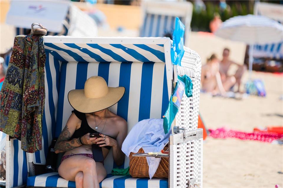 Künstliche Intelligenz kann Touristen auch während ihres Urlaubs unterstützen. (Symbolbild)Christoph Soeder/dpa