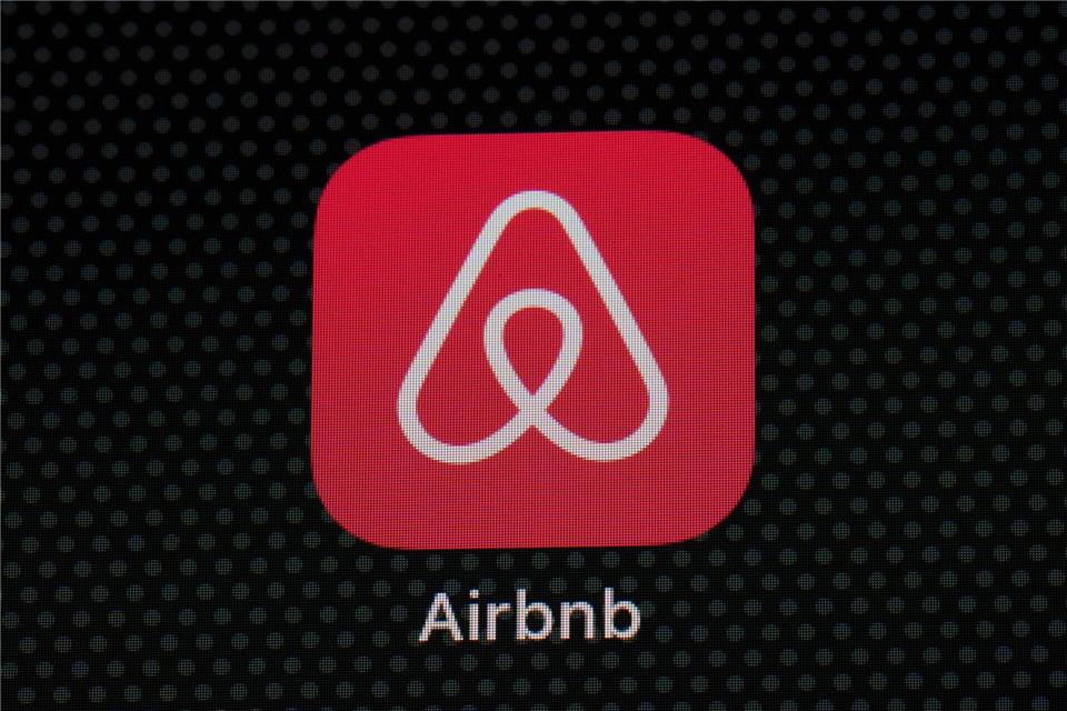 Künstliche Intelligenz soll die Airbnb-App stärker auf einzelne Nutzer zuschneiden. (Archivbild) Patrick Semansky/AP/dpa