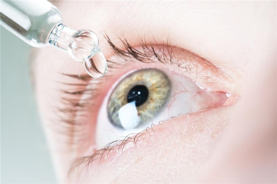 „Künstliche Tränen“ können bei trockenen Augen Linderung bringen.picture alliance/dpa