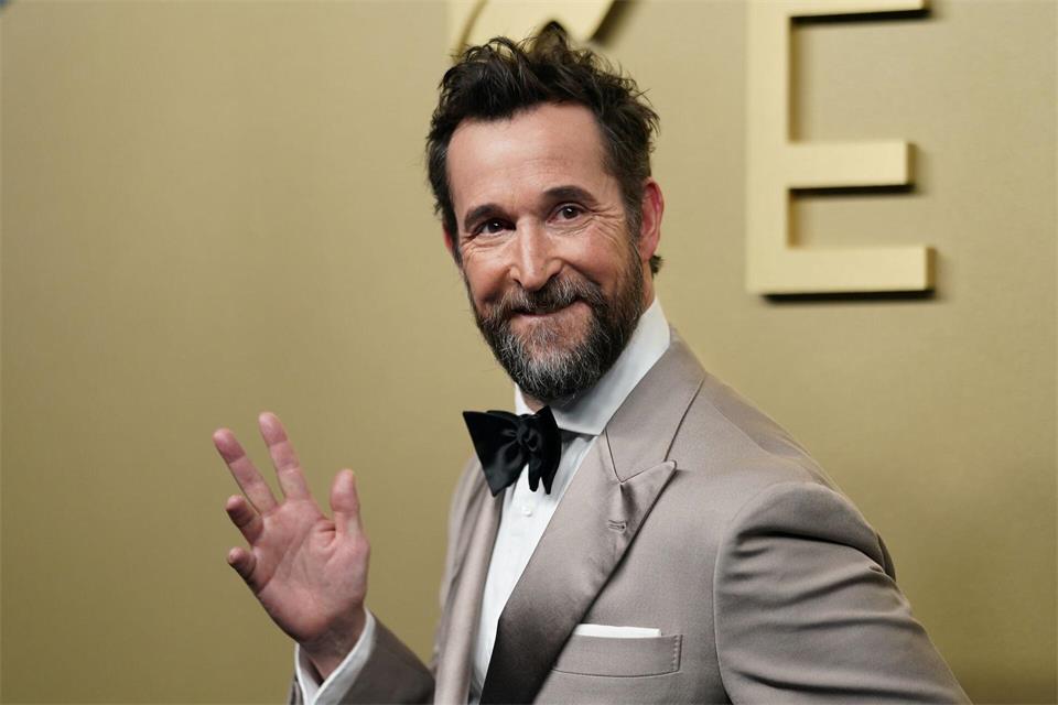 Kürzlich erst gewann Noah Wyle einen weiteren Emmy für seine Rolle in der Krankenhausserie „The Pitt“. (Archivbild)Richard Shotwell/Invision/AP/dpa