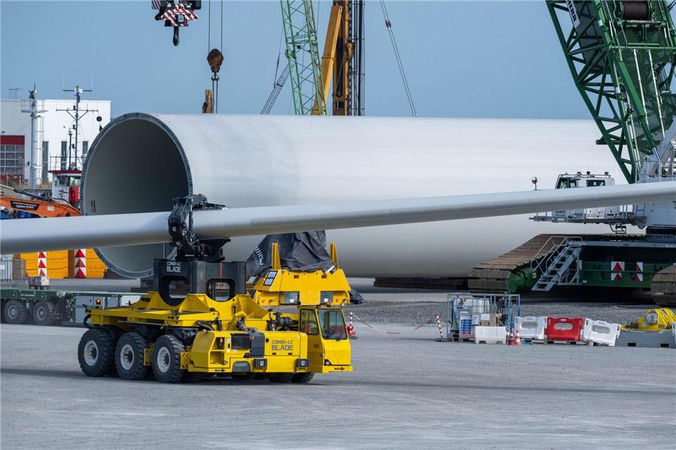 Küstenkommunen machen im Streit um die Verteilung von Gewerbesteuern aus Offshore-Windkraft ihre Belastungen durch den Ausbau geltend.Stefan Sauer/dpa