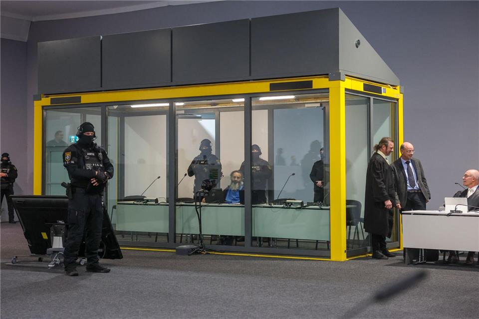 Kugelsicherer Glaskasten für Magdeburg ProzessJan Woitas/dpa