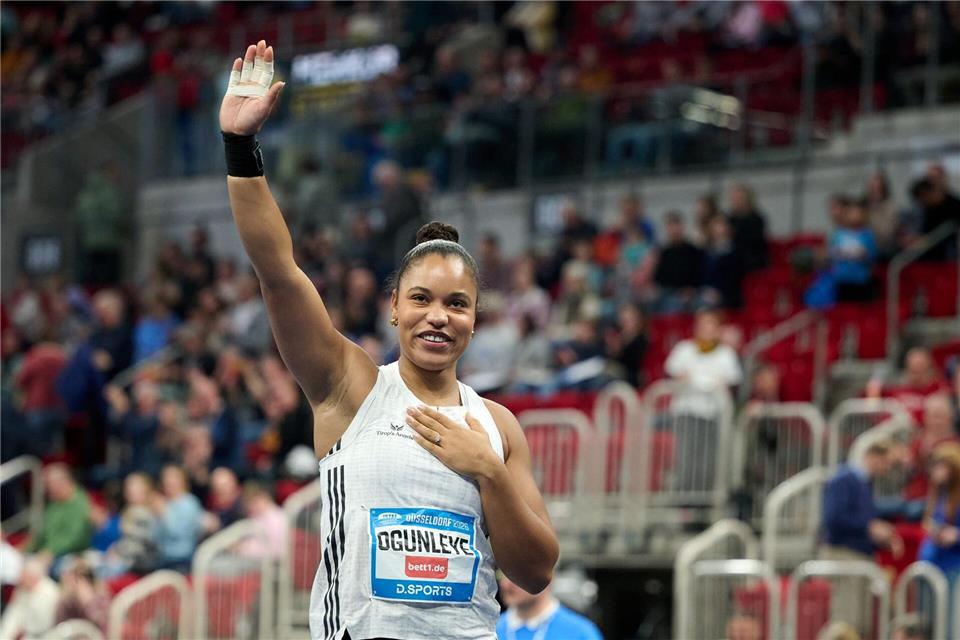 Kugelstoßerin Yemisi Ogunleye will die 21-Meter-Marke angreifen.Bernd Thissen/dpa