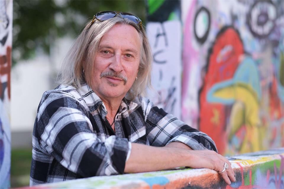 Kuhn und seine Band verabschieden sich von einem jahrzehntelangen Bühnenleben. (Produktion)Bernd Weißbrod/dpa