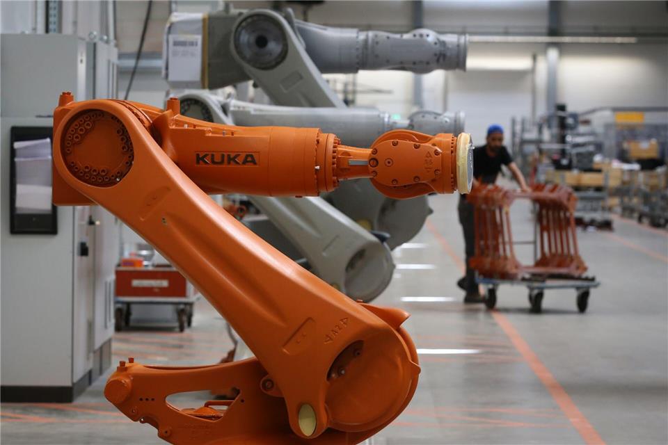 Kuka-Roboter im Augsburger Werk im Übernahmejahr 2016.picture alliance / Karl-Josef Hildenbrand/dpa