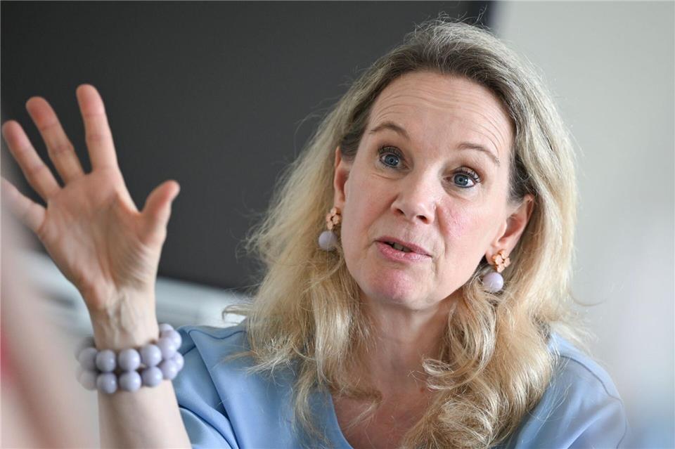 Kultursenatorin Sarah Wedl-Wilson (parteilos) steht vor allem bei Linken und Grünen in der Kritik. (Archivbild) Jens Kalaene/dpa