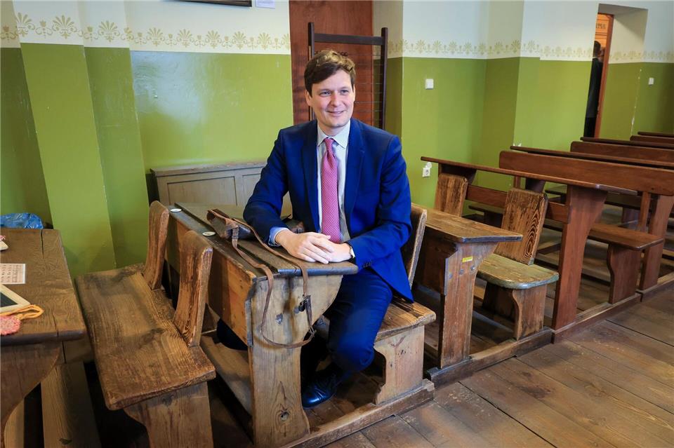 Kultusminister Clemens (CDU) würdigt das Schulmuseum als wichtigen Lernort, an dem Schülerinnen und Schüler erfahren, wo Schule herkommt. Jan Woitas/dpa