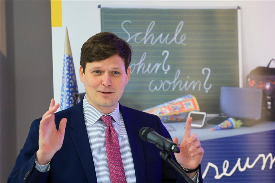Kultusminister Conrad Clemens (CDU) will mit einer klugen Lehrerstellenplanung auf den Rückgang der Schülerzahlen reagieren. (Archivbild)Jan Woitas/dpa