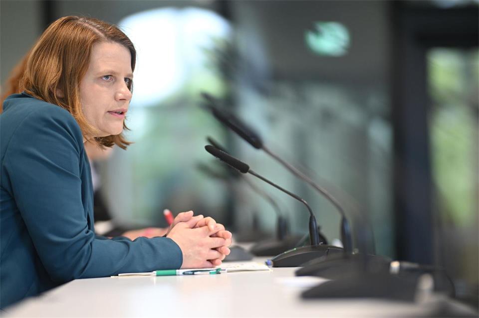Kultusministerin Hamburg will die Unterstützung für die Kinder in den Mittelpunkt rücken. (Archivbild)Julian Stratenschulte/dpa