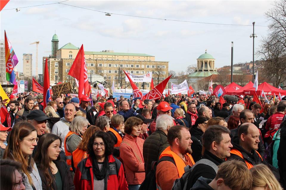 Kundgebung unter dem Motto „Kommunen am Limit – Menschen brauchen Zukunft“.Marcel Gnauck/dpa