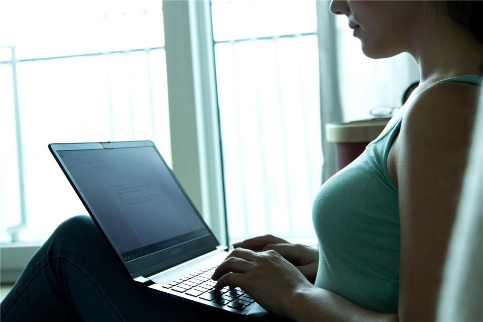 Kundinnen und Kunden von Host Europe sollten sich vor falschen Rechnungen in Acht nehmen - es sind gefälschte Rechnungen im Umlauf.Christin Klose/dpa-tmn