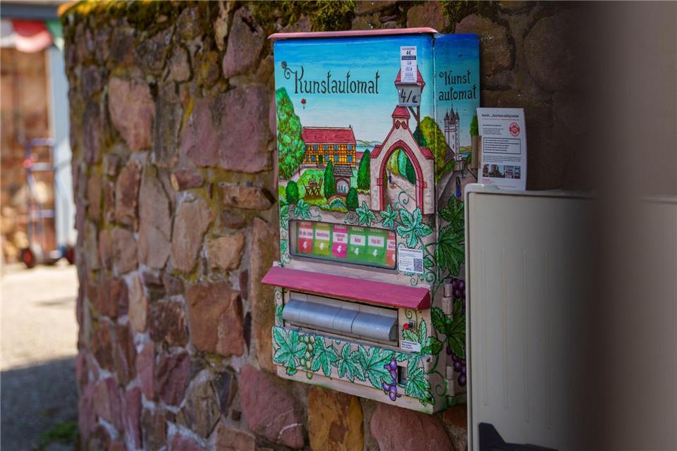 Kunst aus dem Automaten - auch das gibt es an mehreren Orten in Hessen.Andreas Arnold/dpa