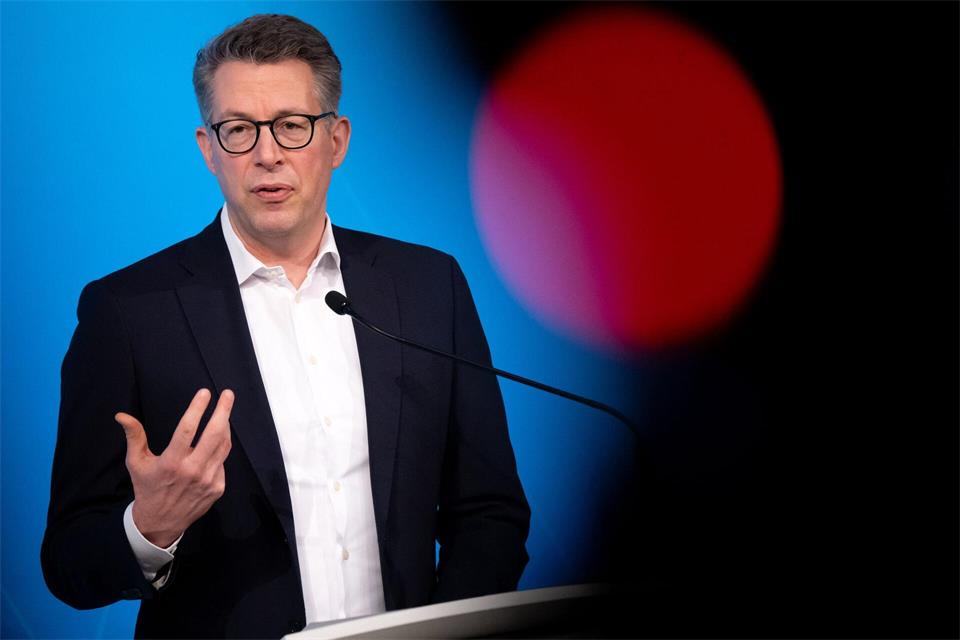 Kunstminister Markus Blume (CSU) hat eine Expertenkommission für den Wiederaufbau des Kehlsteinhauses angekündigt. (Archivbild)Sven Hoppe/dpa
