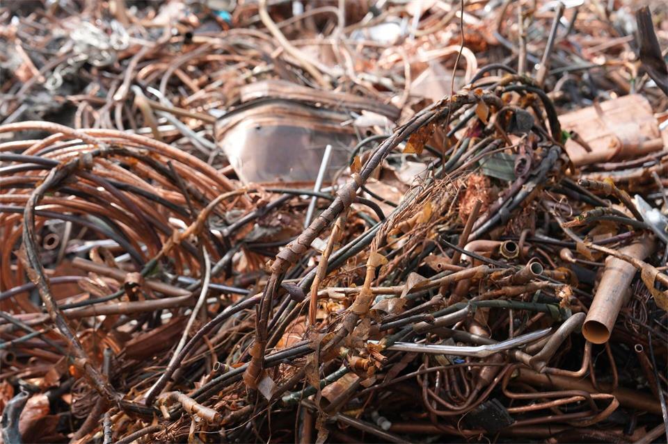 Kupfer kann wieder und wieder recycelt werden. (Archivbild)Marcus Brandt/dpa