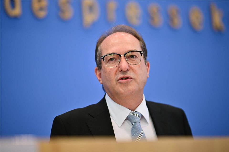 Kurz nach Amtsantritt hatte Dobrindt im Mai die Kontrollen an den deutschen Außengrenzen verstärkt. (Archivbild)Sebastian Christoph Gollnow/dpa