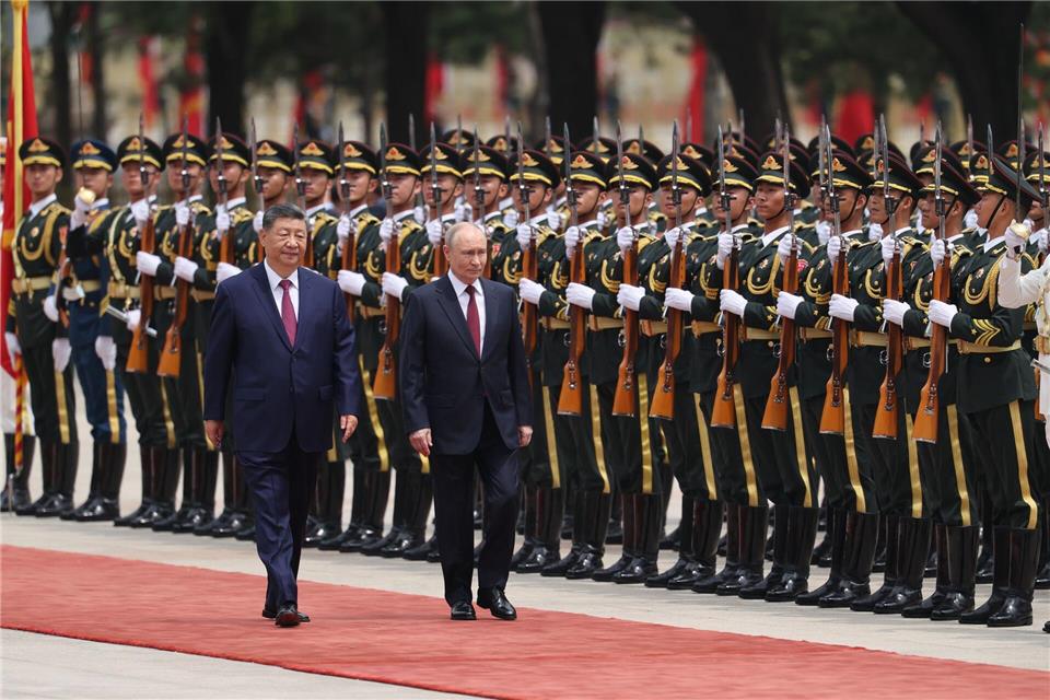 Kurz nach Donald Trump wird auch der russische Präsident Wladimir Putin in Peking empfangen.Maxim Shemetov/Pool Reuters/AP/dpa