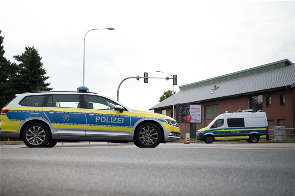 Kurz nach Mittag schloss die Polizei die Evakuierung ab.Katharina Kausche/dpa