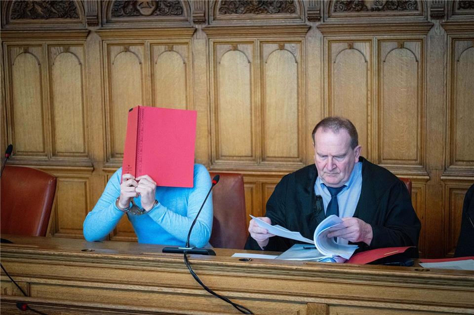 Kurz nach dem Start des ersten Verhandlungstages wurde die Öffentlichkeit aus dem Gerichtssaal verbannt. (Archivbild)Sina Schuldt/dpa