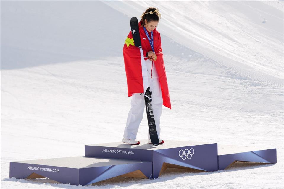 Kurz nach ihrem Olympiasieg erfährt Eileen Gu vom Tod ihrer Großmutter. Julia Demaree Nikhinson/AP/dpa