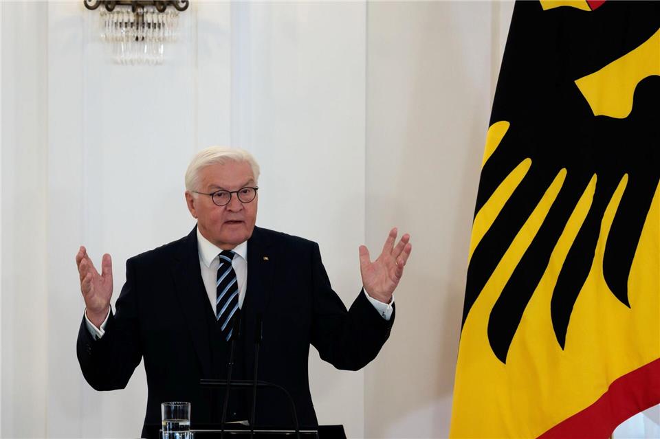 Kurz vor dem 35. Jahrestag der Deutschen Einheit richtet der Bundespräsident eine Mahnung an alle in Ost und West.Carsten Koall/dpa