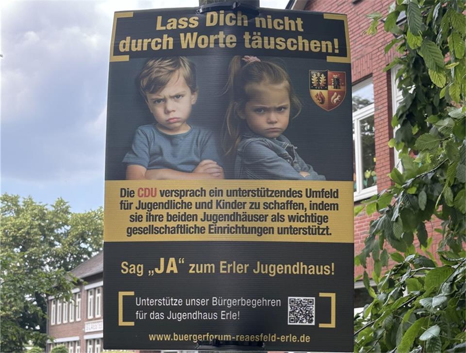 Kurz vor dem Bürgerentscheid tauchten auch in Erle und vor der Silvesterschule diese Plakate des Bürgerforums auf.