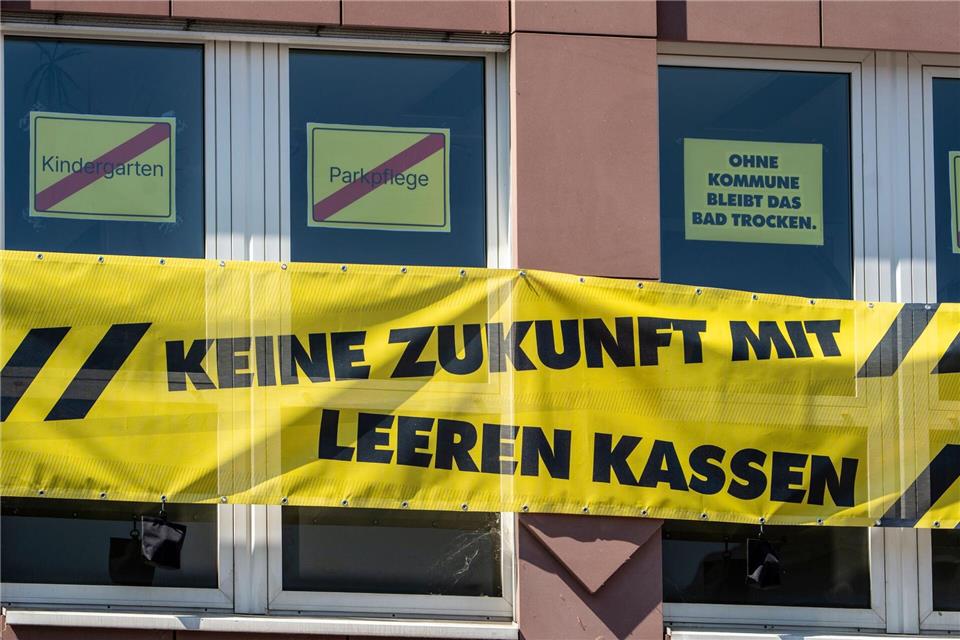 Kurz vor dem Bund-Länder-Treffen erhöhen die Kommunen den Druck. Andreas Arnold/dpa