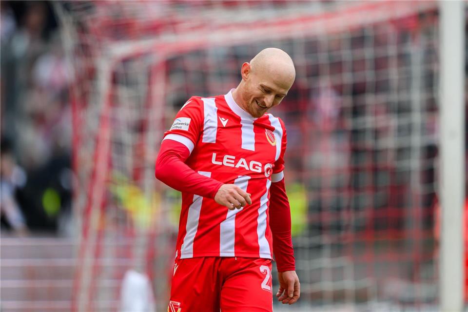 Kurz vor dem brisanten Duell mit Hansa Rostock suspendiert Energie Cottbus Maximilian Kraus. Robert Michael/dpa