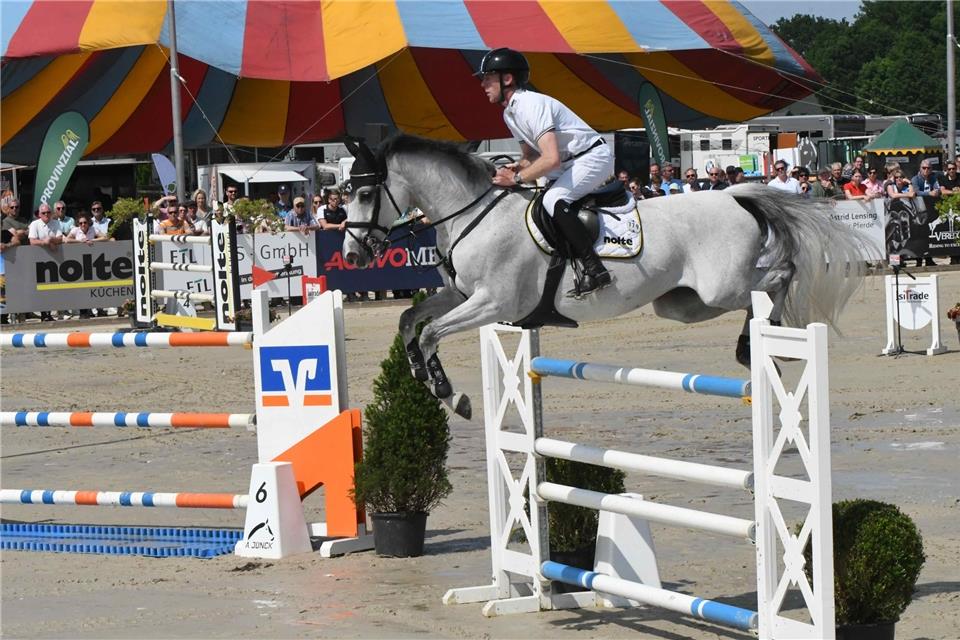 Kurze Wege: Bei seinem Heimturnier hofft der Borkener Marcus Ehning (hier mit Flower Girl) auf viele gute Platzierungen.