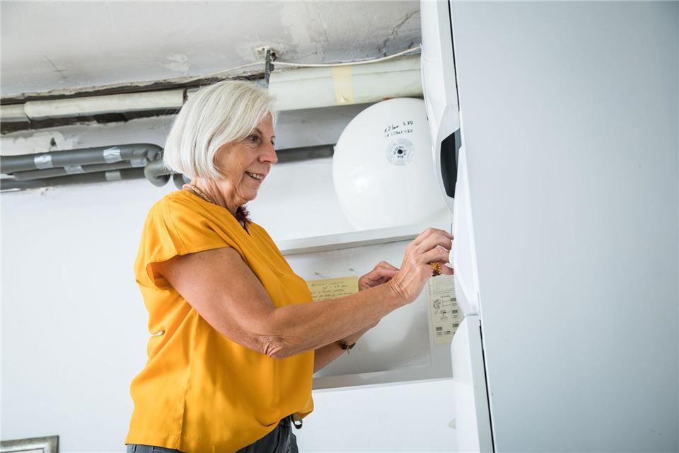 Kurzer Check nach der Zeitumstellung: Stellt sich die Heizungs-Zeitschaltuhr nämlich nicht automatisch auf Sommerzeit um, startet die Anlage morgens zu spät und läuft abends länger als nötig.picture alliance/dpa/dpa-tmn