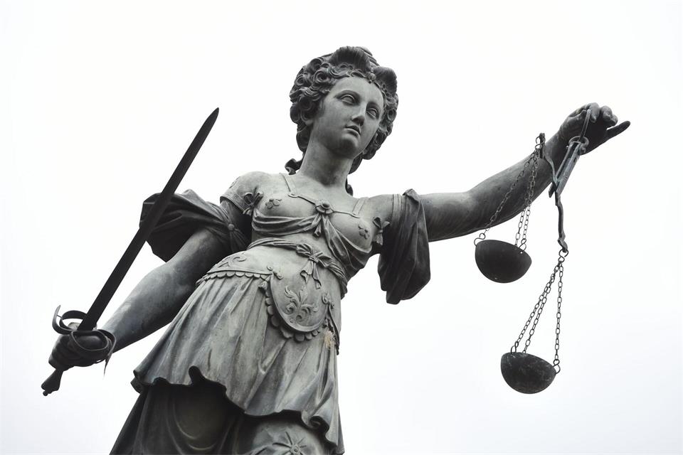 Kurzer Gruß mit Folgen: Ein Verstoß gegen ein gerichtliches Kontaktverbot kann teuer werden.picture alliance / dpa