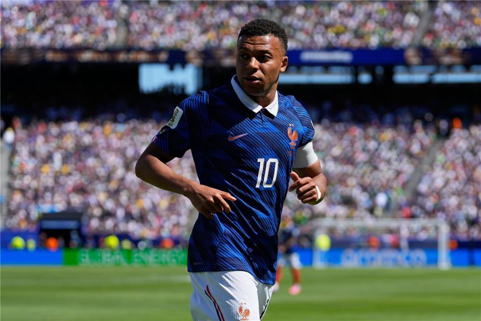 Kylian Mbappé traf bei Frankreichs Auftaktsieg doppelt. (Archivbild)Yuki Iwamura/AP/dpa