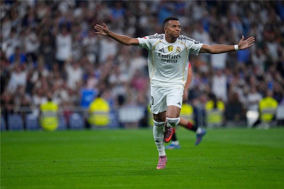 Kylian Mbappé trifft zum Auftaktsieg von Real Madrid.Manu Fernandez/AP/dpa