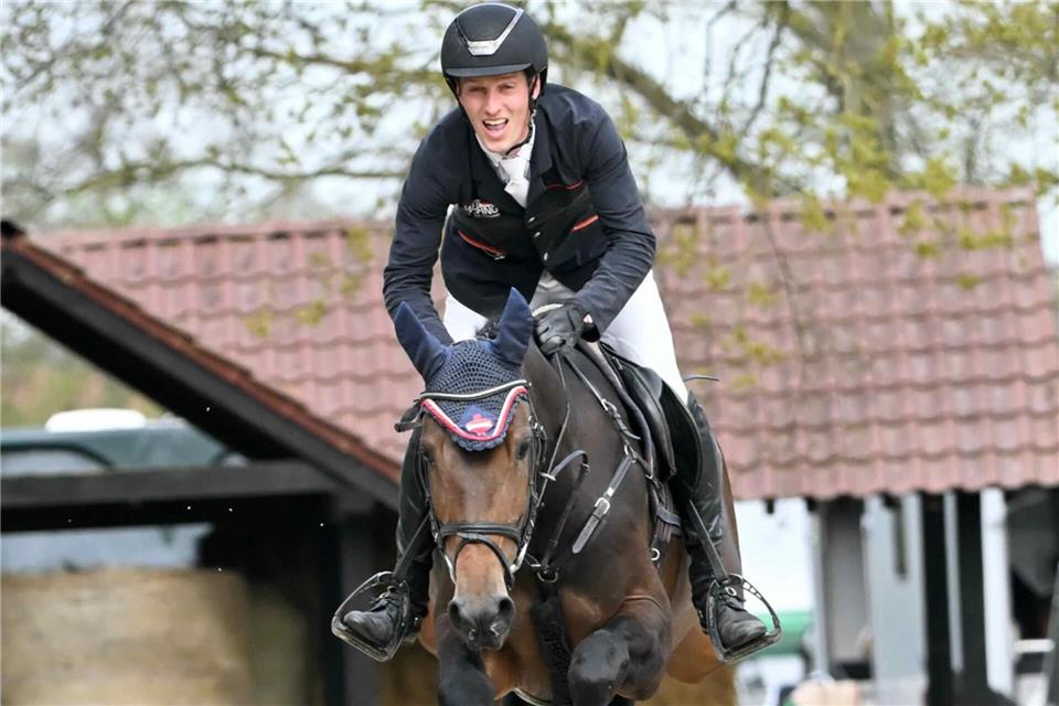 L-Springen am Donnerstag in Rhede: Hendrik Dowe gewinnt in Abteilung eins auf Ubai von Barlo.