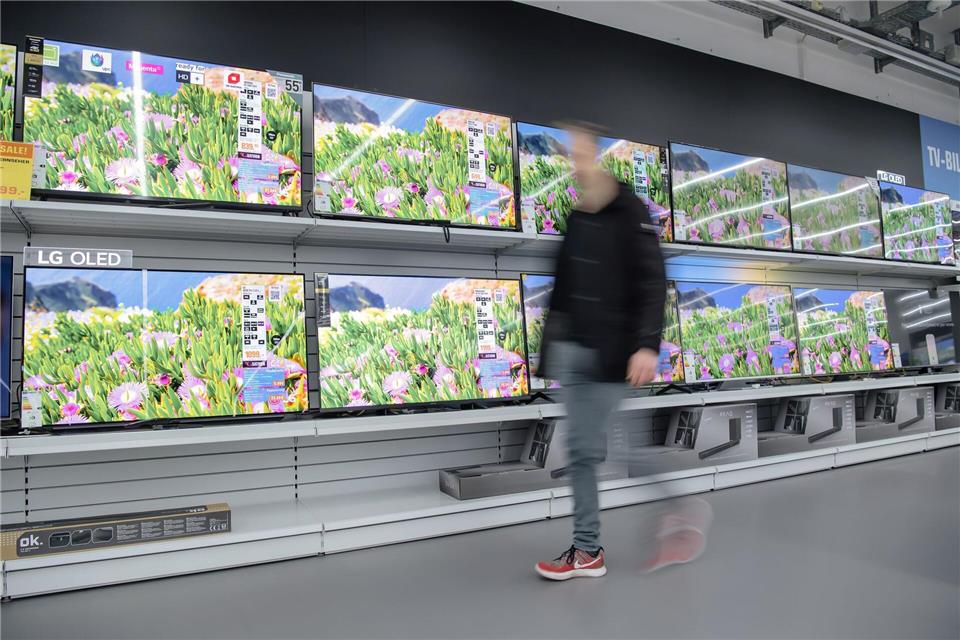 LCD oder OLED? Das ist nur eine von vielen Fragen, die man vor dem TV-Kauf für sich klären sollte.picture alliance / picture alliance / dpa tmn