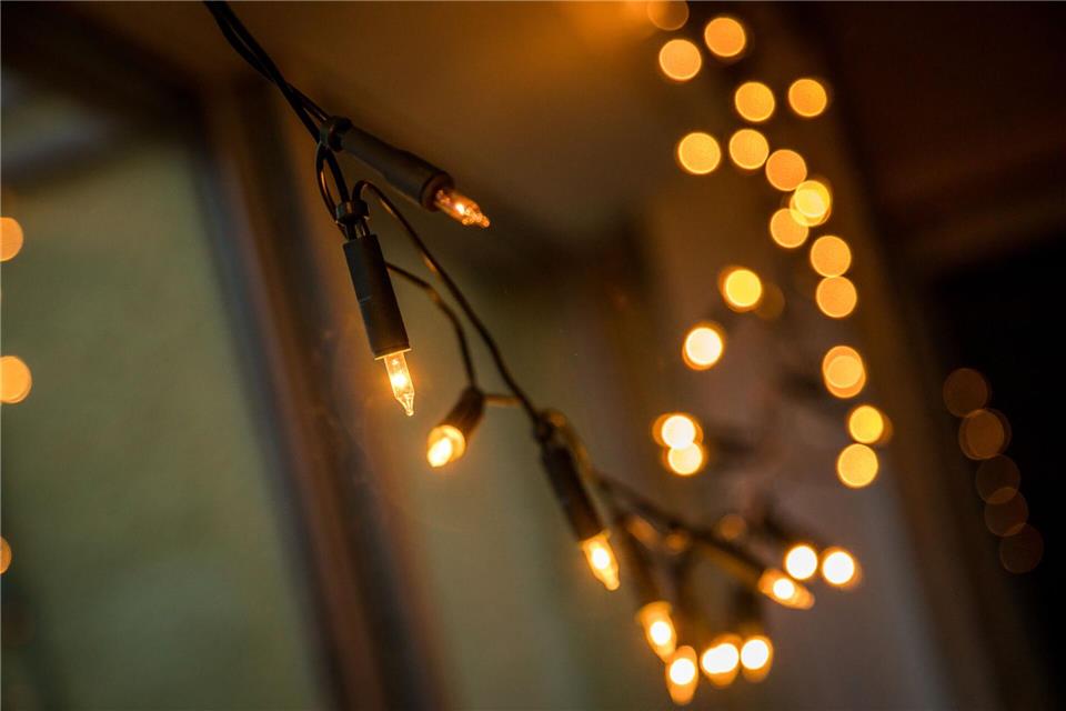LED-Lichterketten sind besonders energiesparend: Sie verbrauchen bis zu 90 Prozent weniger Strom als Glüh- oder Halogenlampen und halten deutlich länger.picture alliance/dpa/dpa-tmn