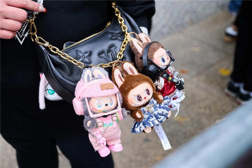 Labubus waren 2025 Trend - aber Niedliches bleibt in 2026 angesagt. (Symbolbild)Annette Riedl/dpa