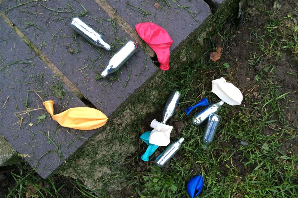 Lachgas ist eine beliebte Partydroge. (Symbolbild) Teresa Dapp/dpa