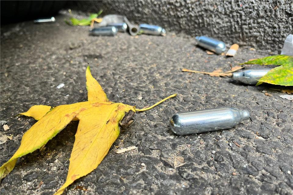 Lachgas ist eine beliebte Partydroge - mit laut Experten gefährlichen Folgen für die Gesundheit. (Symbolbild)Julia Kilian/dpa