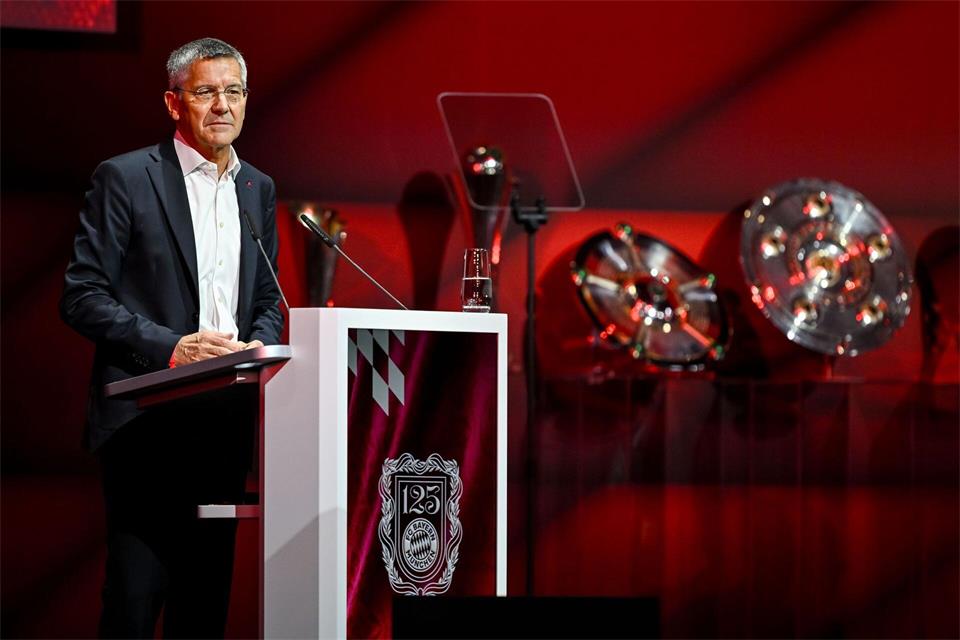Laden zur Jahreshauptversammlung: der FC Bayern und Präsident Herbert Hainer. (Archivbild)Harry Langer/dpa