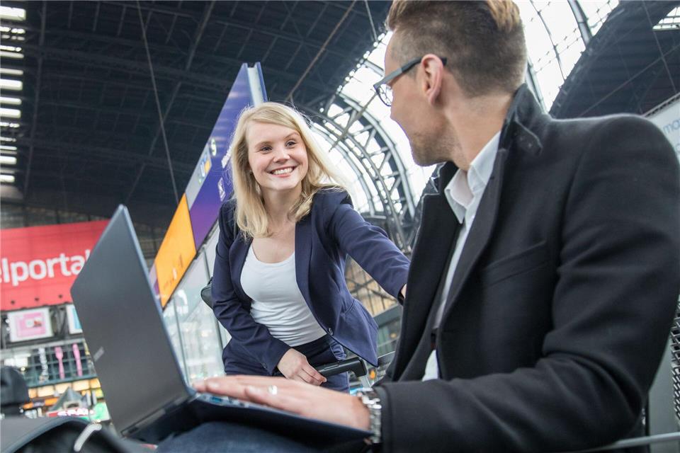 Lächeln - und ein Lächeln zurückbekommen: Das funktioniert.Christin Klose/dpa-tmn