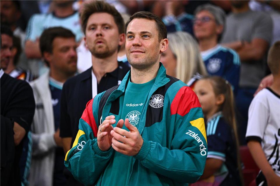 Lächelnder Zuschauer im Mainzer Stadion: Manuel Neuer. Tom Weller/dpa