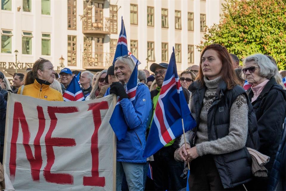Längst nicht alle Inselbewohner sind für einen EU-Beitritt.Marco Di Marco/AP/dpa