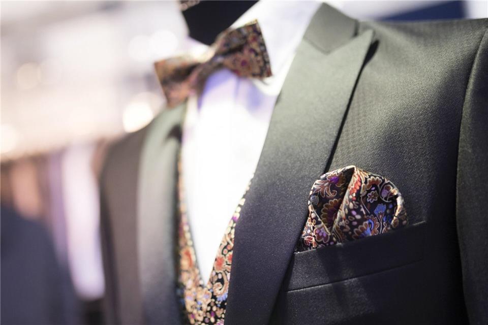 Lässt er sich auch außerhalb von Standesamt, Kirche und Co. tragen? Wer einen Hochzeitsanzug mehr als einmal anzieht, senkt zumindest die Cost-per-Wear.picture alliance/dpa/dpa-tmn