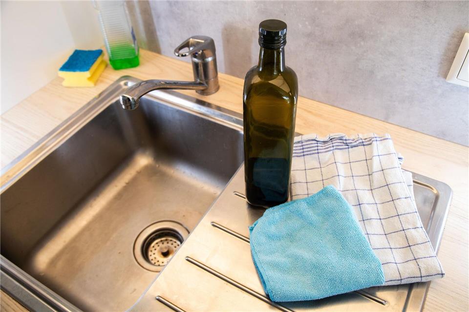 Lässt sich eine Spüle mit Speiseöl polieren?Christin Klose/dpa-tmn