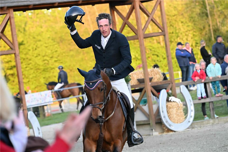 „Lajacuma ist immer eine Bank“: Hendrik Dowe nach dem dreifachen Erfolg im Stechen des S*-Springens in Heiden.