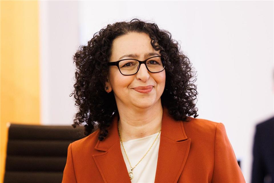 Lamia Messari-Becker war als hessische Staatssekretärin von Wirtschaftsminister Kaweh Mansoori entlassen worden. (Archivbild)Lando Hass/dpa