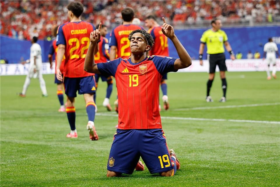 Lamine Yamal feiert sein erstes WM-Tor.Erik S.Lesser/AP/dpa