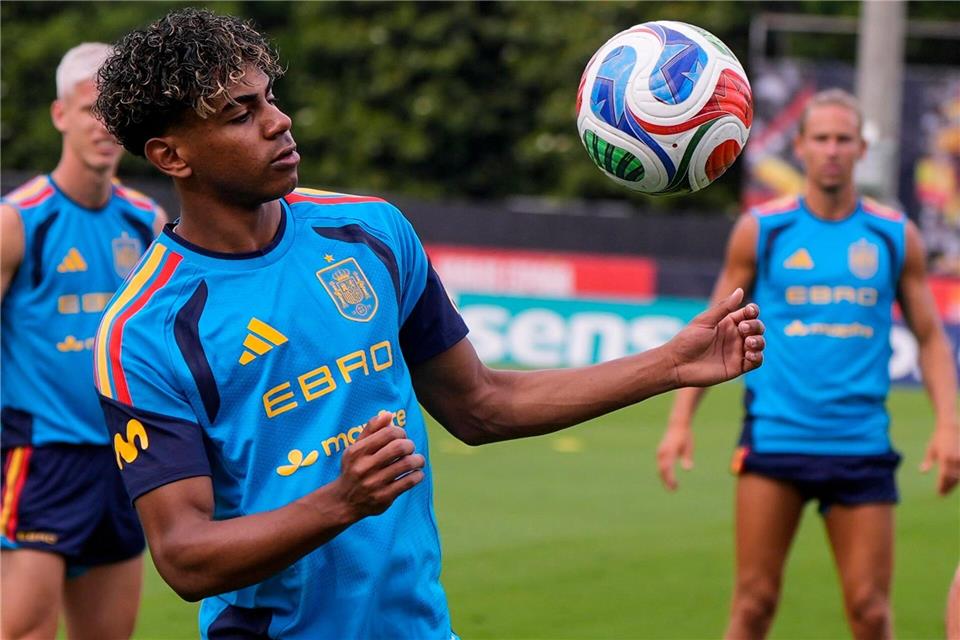 Lamine Yamal im Training Spaniens. (Archivbild)Mike Stewart/AP/dpa