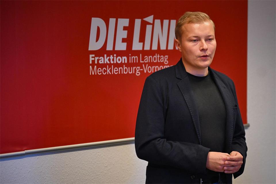 Landes- und Fraktionschef Hennis Herbst führt das Team für die Sondierungsgespräche an.Philip Dulian/dpa